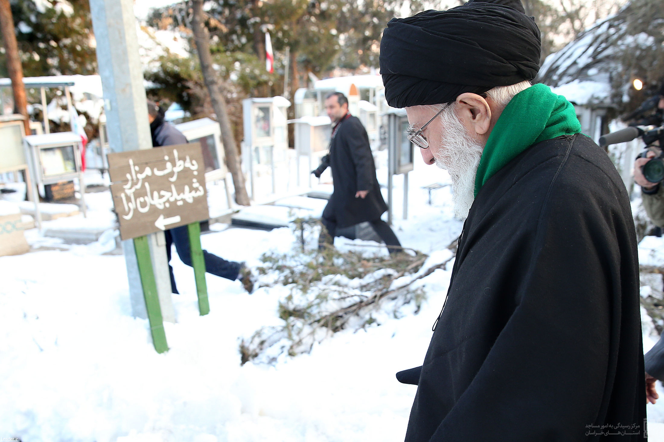 حضور رهبر انقلاب در مرقد مطهر بنیانگذار انقلاب اسلامی و گلزار شهدا57490_338.jpg